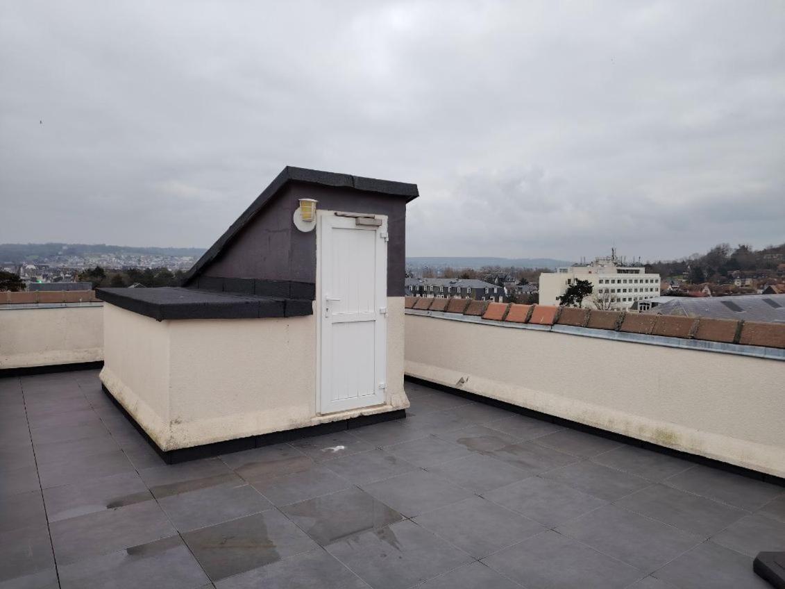 Appartement 3 Chambres Avec Roof Top A 5 Mn De La Plage Довил Екстериор снимка