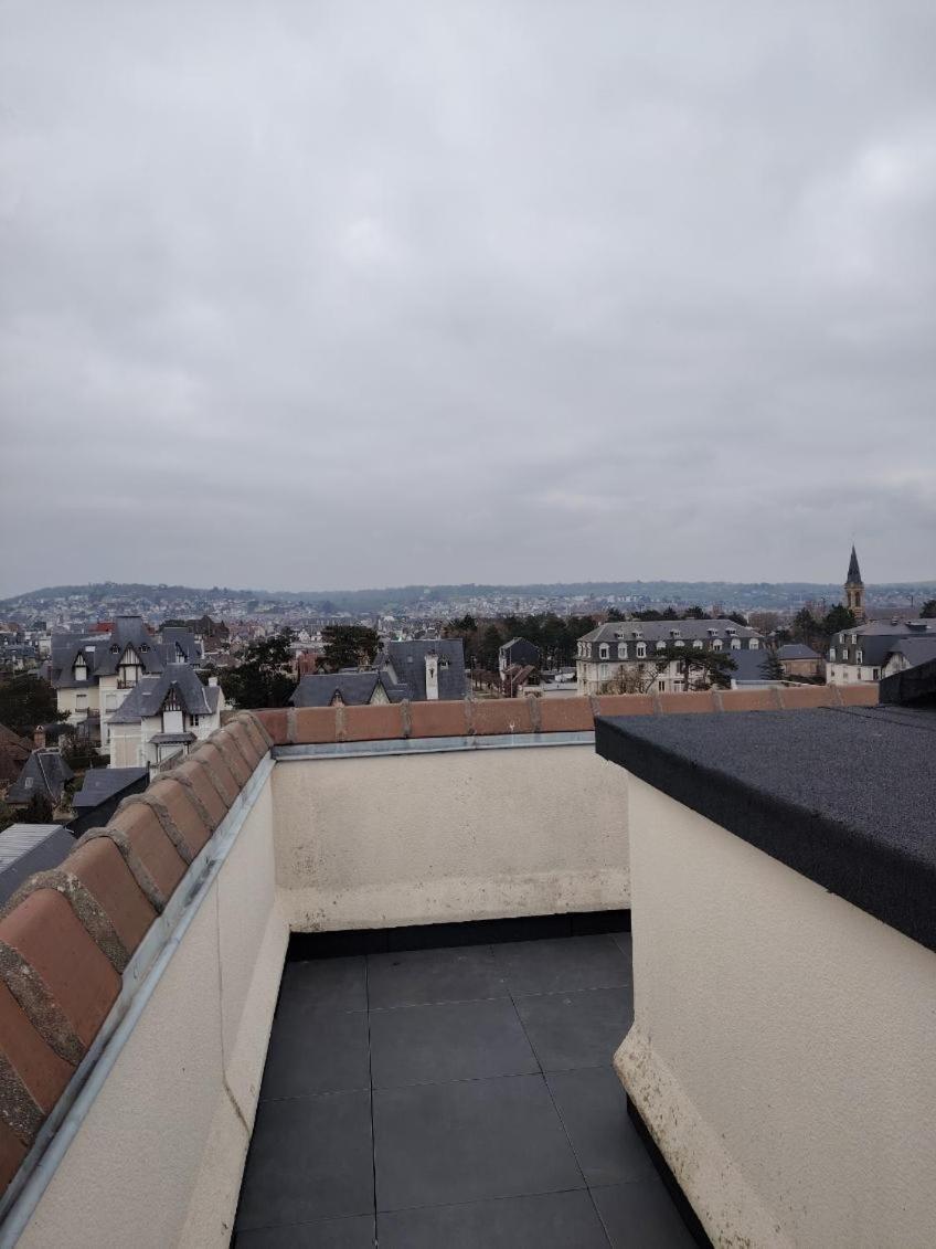 Appartement 3 Chambres Avec Roof Top A 5 Mn De La Plage Довил Екстериор снимка